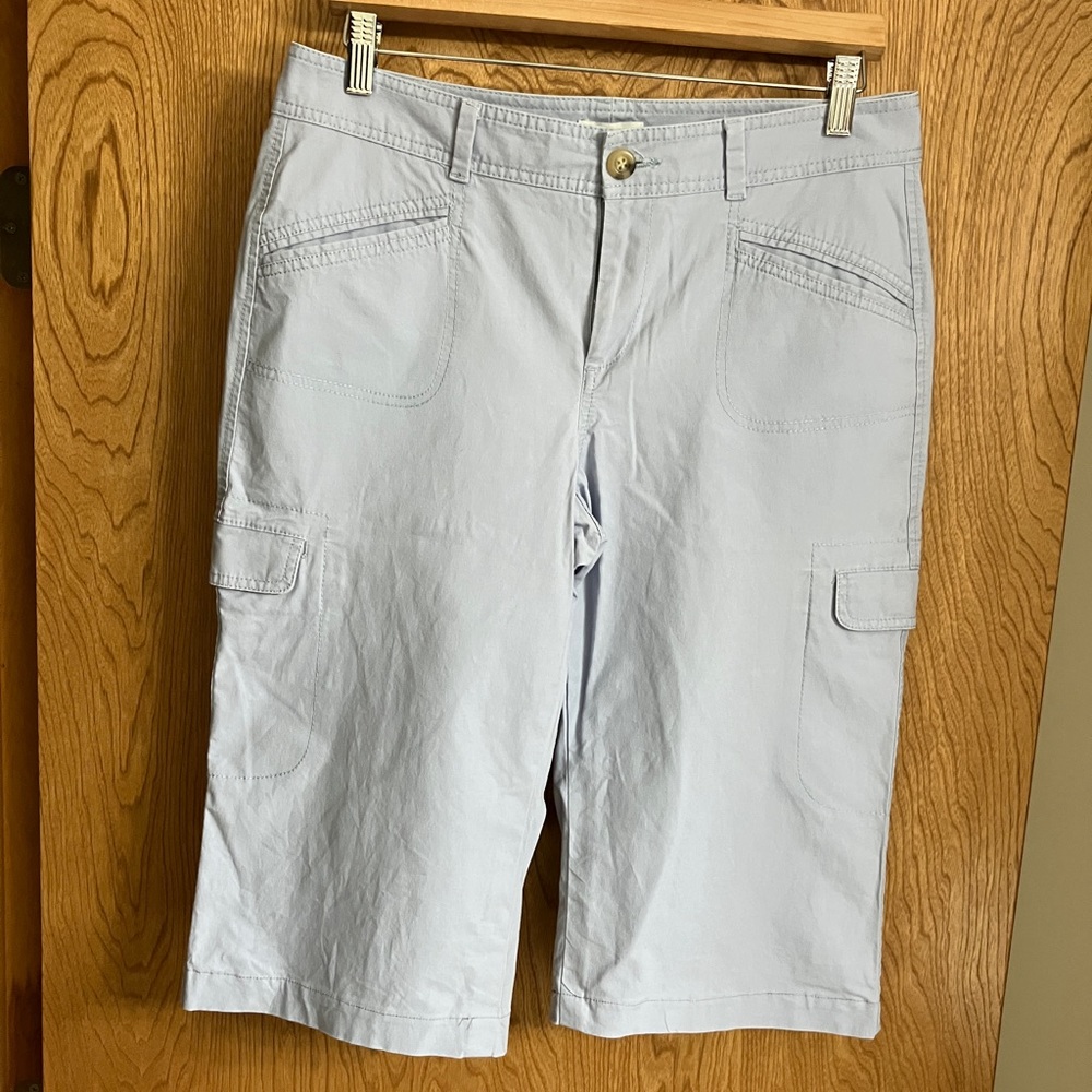 🧵Dockers Light Blue (Powder Blue) Clam Diggers - Size 8